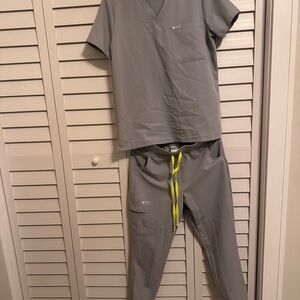 FIGS “Catarin” size M top and “Zamora” high waist size S pant color “Silver Arr”